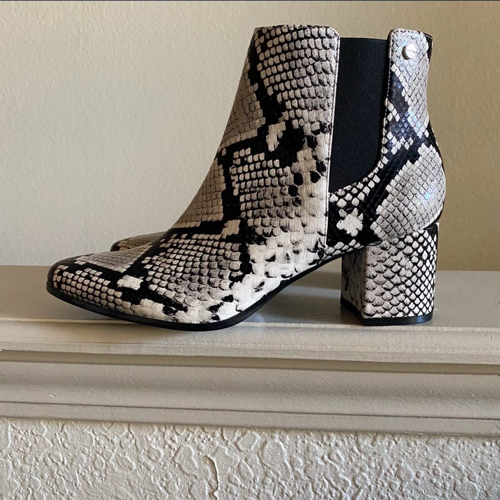 Calvin Klein ankle boots. Like new. Size 8.5